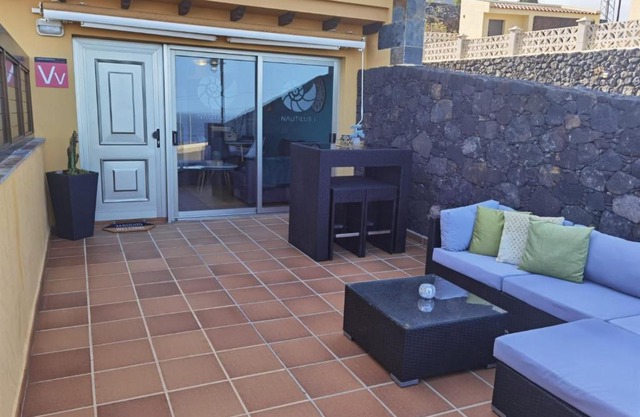 Nautilus I: Casa con terraza y vistas al mar