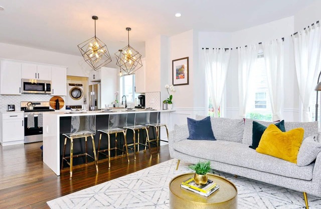 nBoston Luxury Home, Free parking, 5 mins to the Casino, 10 minutes to airport.