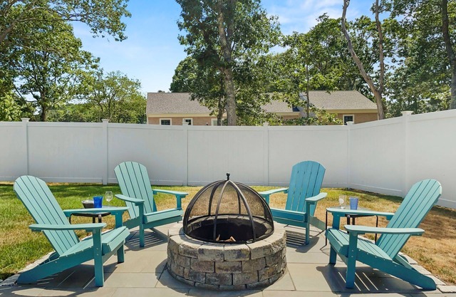 Near Beach Bike Path Walk to Dennis Port AC WiFi Monomoy Retreat
