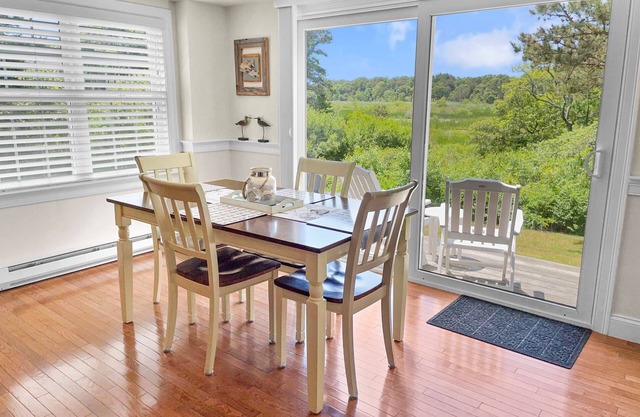 Near Beach, Renovated Condo, AC, Wifi