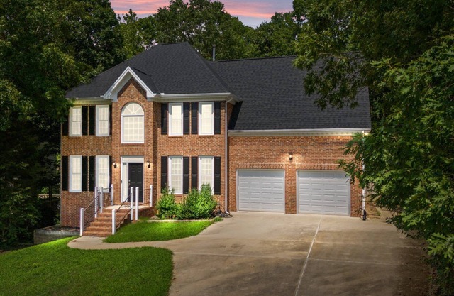 Near Downtown Cary and Raleigh - 5 room King beds, walking distance to Bond Park