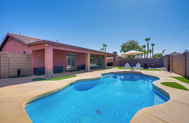 Near Golf Courses: Poolside Paradise in Yuma!