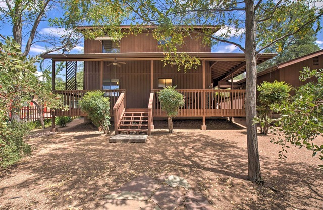 Near Golfing & Hiking: Payson Family Cabin!