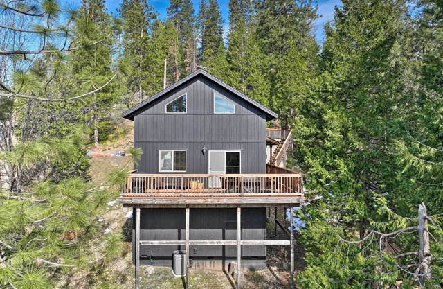 Near Hiking + Wineries: Arnold Cabin w/Deck!