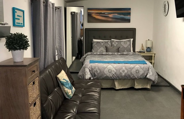 Near Hollywood Stadium/Hard Rock Hotel - FREE PARKING & WIFI - Close to beach