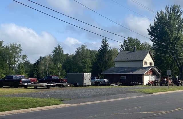 Near Hurley, On the Trail, Large Parking Area, Dog Friendly -The Cary Mine House