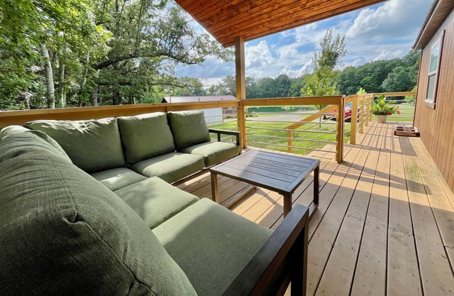Near Lake Egypt, Hiking, Wineries- Micro Cabin