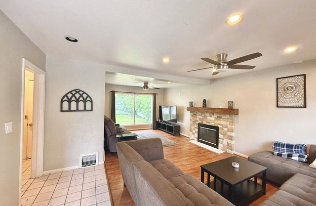 Near McKay Dee Hosp, Weber State Univ, Hill AF Base, & many outdoor adventures!