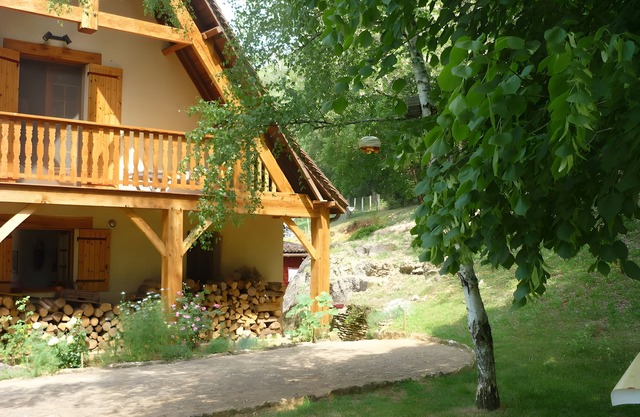 Near Sarlat in Périgord, Sous le Tilleul at Joelle and Guy's, Countryside Room, Peaceful, Nature