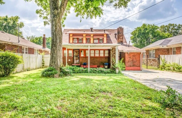 Near Shopping & Dining- Magic in Midtown- Unit A