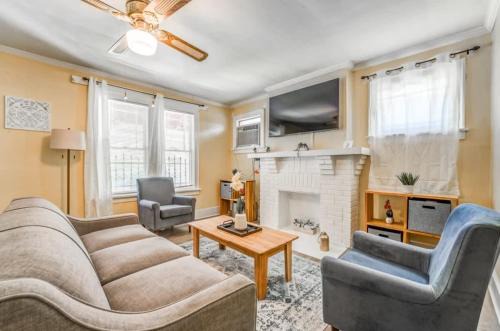 Near Shopping & Dining- Magic in Midtown- 2 Units