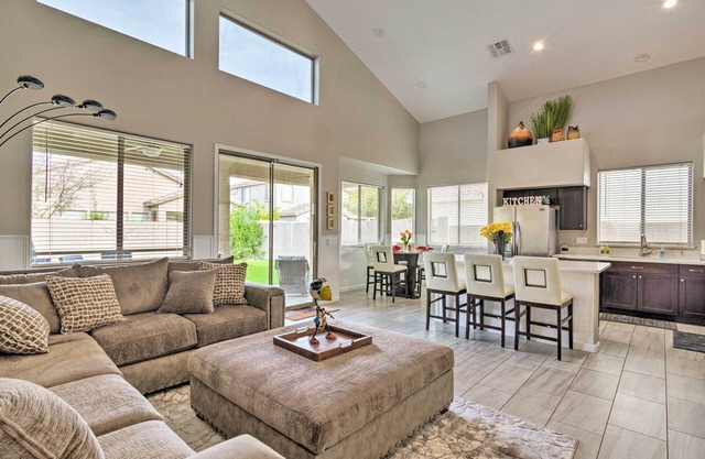 Near Westgate Entertainment District: Home w/Pool