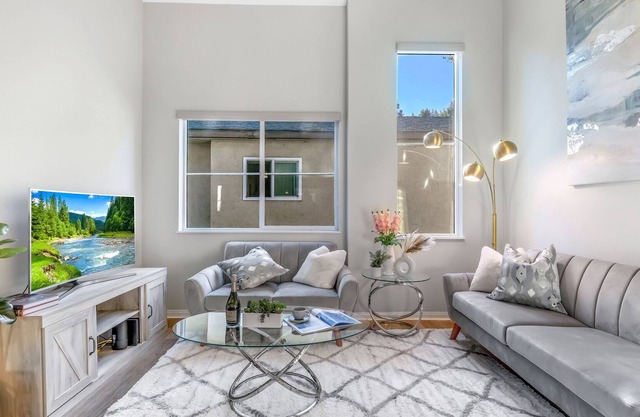 Nearby Disney Park & EXPO-3 / 3B3B in Gateway City