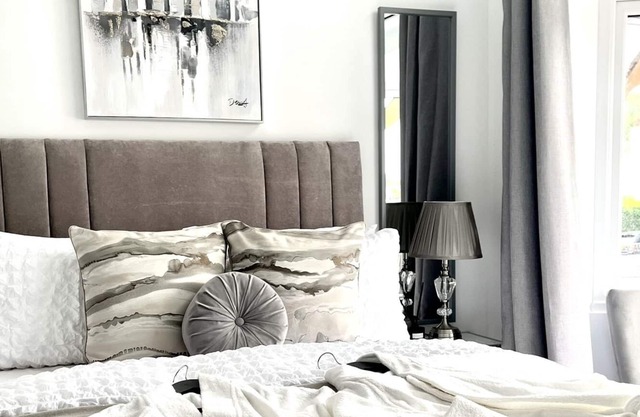 NEC Birmingham B37 Luxury Studio Apartment