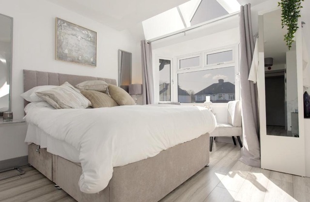 NEC Birmingham B37 Luxury Studio Apartment