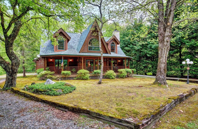 Needlepine Lodge of Sapphire Valley, Needlepine Lodge of Sapphire Valley