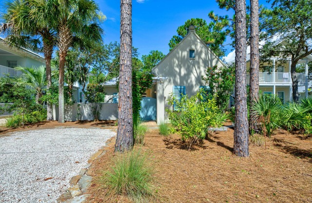 NEW - 1 mile to Seaside, steps to the beach - 3/2 home w/pool on quiet street