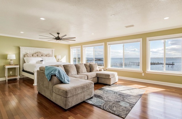 NEW 20% OFF! Waterfront, Ken's Tranquil Harbor, Near NAS. Boater & Pet-Friendly!