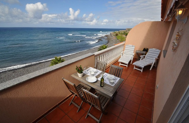 New 2010 - 1 bdrm penthouse, ocean front, south and north facing terrace, luxury