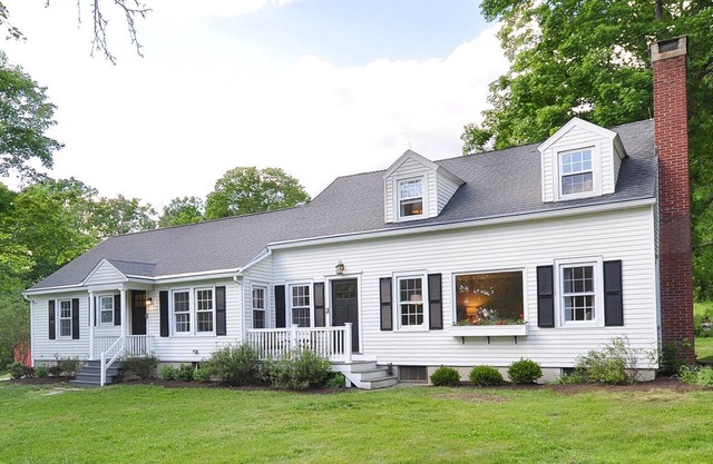 *New* 2020 Private Modern Farmhouse in Connecticut close to center of Litchfield