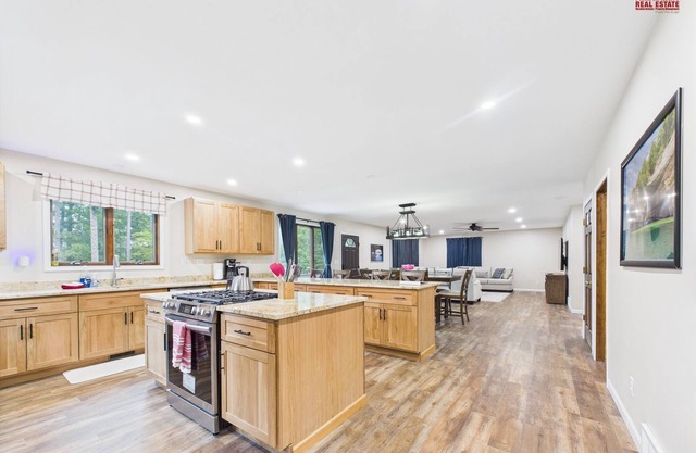 NEW 2025 Escape to Your Perfect Getaway at Three Pines, Sleeps 10, 3 Bath