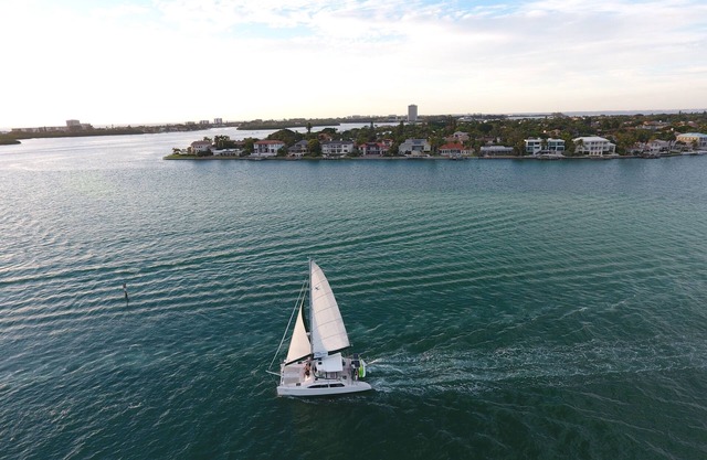 New 3 BR Mediterranean Villa Very Close To Siesta Key - Pool, Jacuzzi, Lake, BBQ