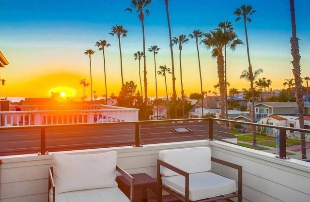 NEW 3 Story House * Ocean 2 Blocks * Water Views