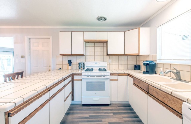 NEW 3BR SMARTHOME W/WIFI | GAMES | GOOD LOCATION