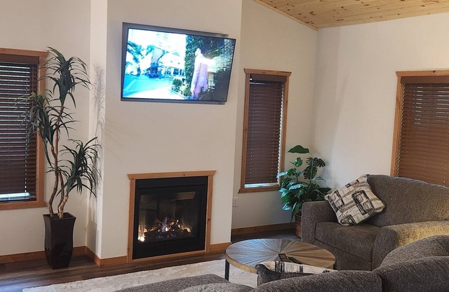 New 4-bdrm house Sand Valley/Lake Arrowhead area. 5 min from world class golf.