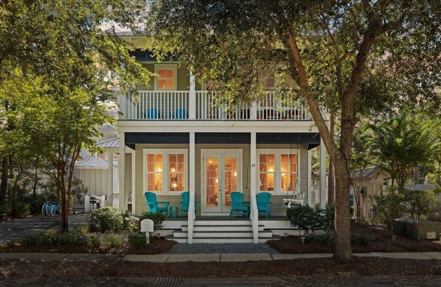 NEW! 4 BR with en-suite baths, Pool, Bikes, Gated Community, close to shopping & beach