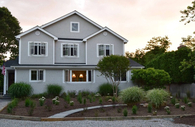 New 5 bdrm with pool - walk to Gosman's