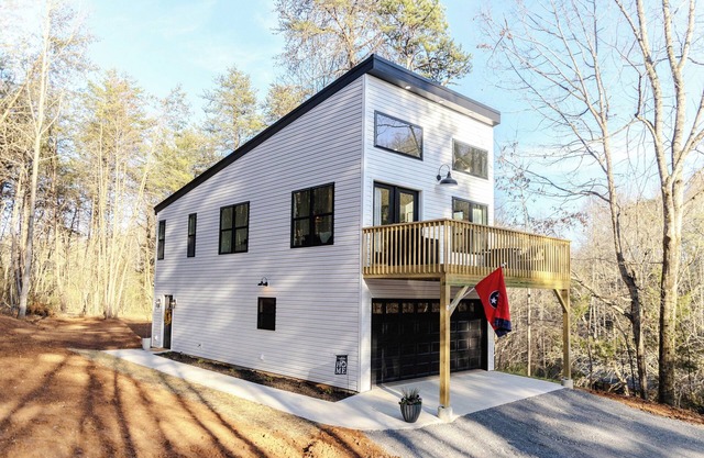 NEW! 6 Miles to UT- 2 bedroom, 1.5 bath wooded retreat with garage!