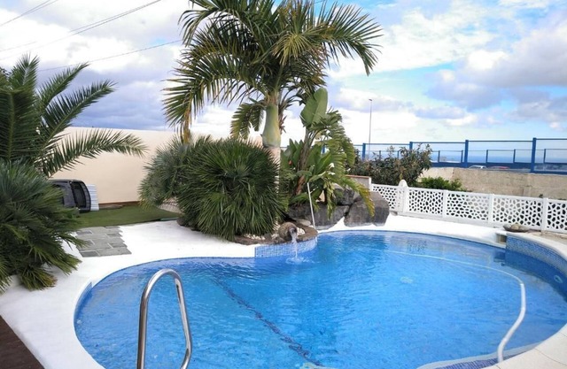 New and Cozy 1 bedroom house and pool