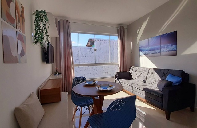 NEW and Cozy - 5 minutes from the beach!