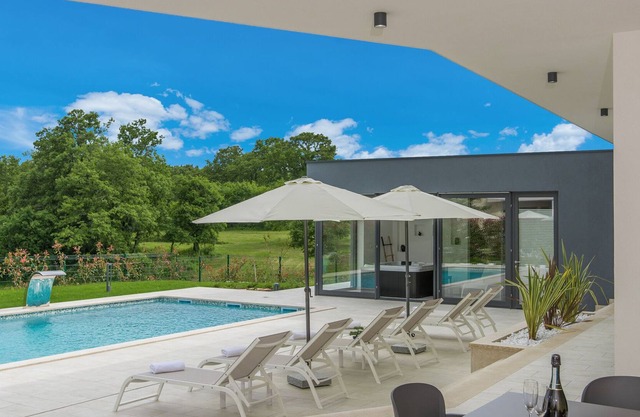 New and modern villa with private pool and jacuzzi in central Istria