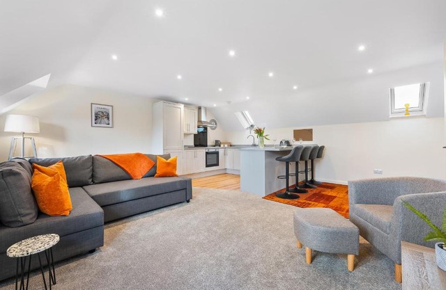 New Apartment in Stockton, sleeps 4, Free WIFI