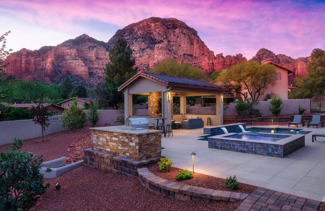 New Backyard Oasis, Salt Water Pool & Hot Tub! Up Close Red Rock Views