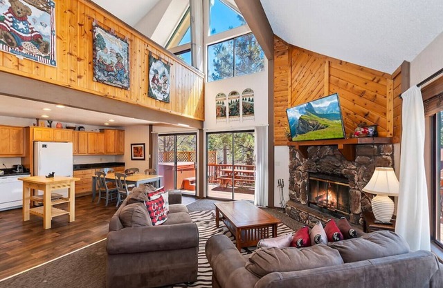 New Bear Canyon · Beautiful 3 BR with Great View & Lots of Amenities