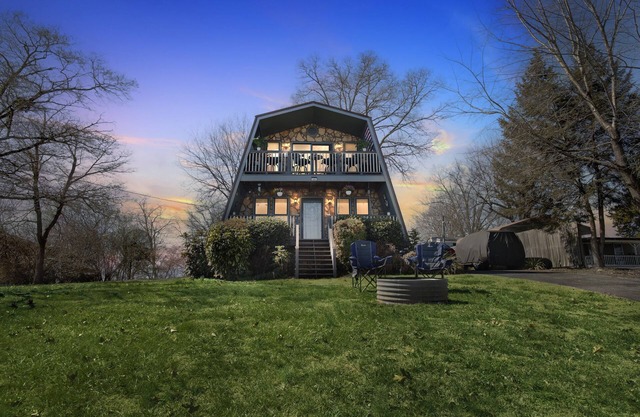 NEW! Beautiful Lakeview Chateau with Stunning Views