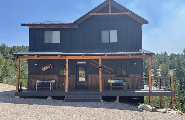 NEW Cabin in Terry Peak! Views, Space, and lots more! Sleeps 14, NO bunk beds!