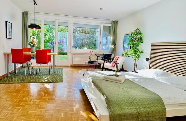 New, central studio with garden terrace and much privacy