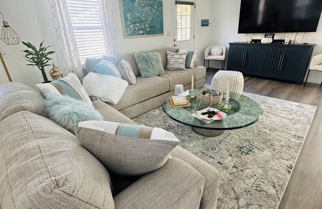 NEW! Charming RiversidenHome-CT RivernPrivate, Spacious, Family & Pet Friendly