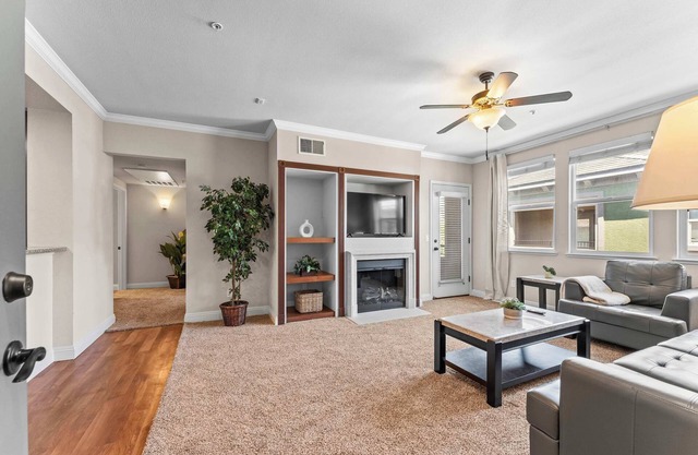 NEW Chic 2BR Stay with Heated Pool, Gym & Mini Golf