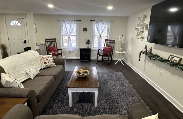 *NEW*Christmas in Cooperstown-2 KINGS! EV Charger