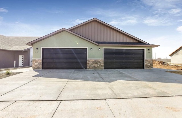 New construction duplex, clean & comfortable 1075