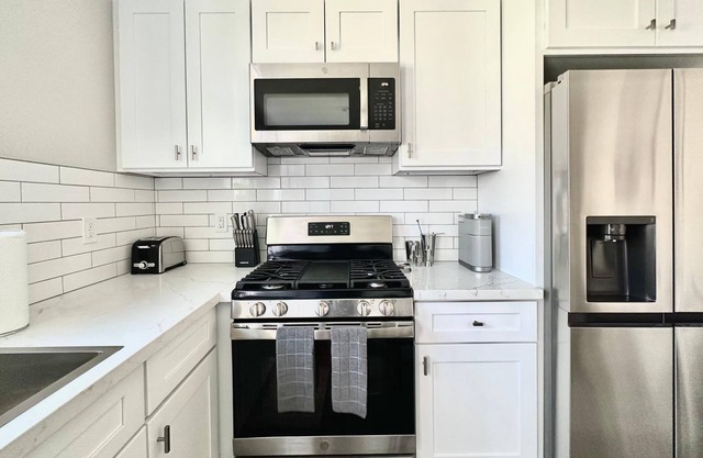 New Construction fully furnished cottage home in Central LA, near SoFi Stadium.