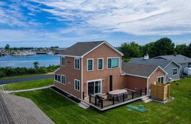 New Construction! Waterfront Rental on Great Island