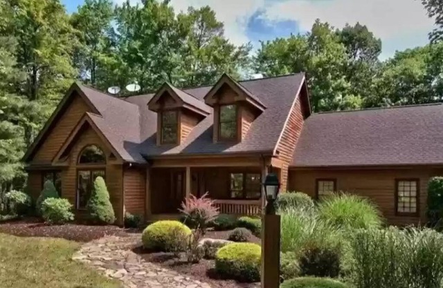 NEW Contemporary Chalet 5 Bed/3 Bath in Split Rock