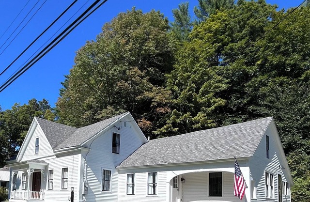 New! Cozy 4bedroom autumn and winter retreat in the heart of S. Londonderry, VT