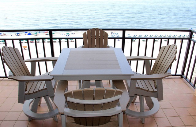 NEW DISCOUNTS! The View! Beautiful, Classy Beach Décor; Very Comfortable!